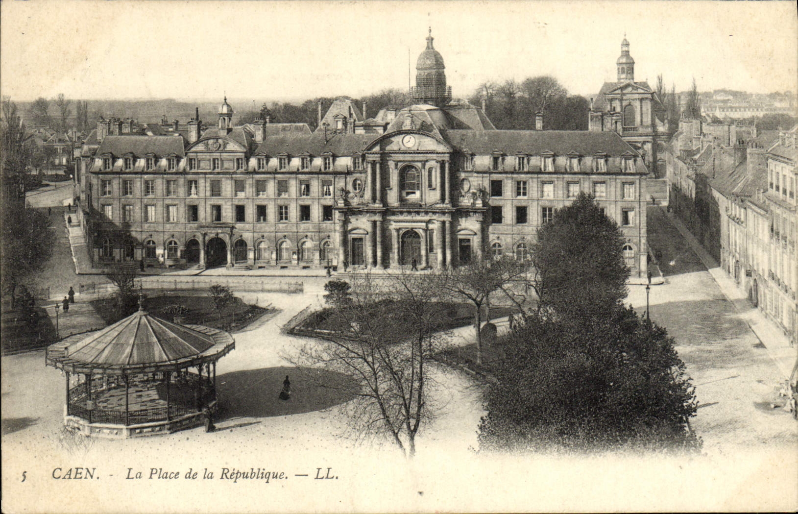 CPA Caen La Place de la Republique