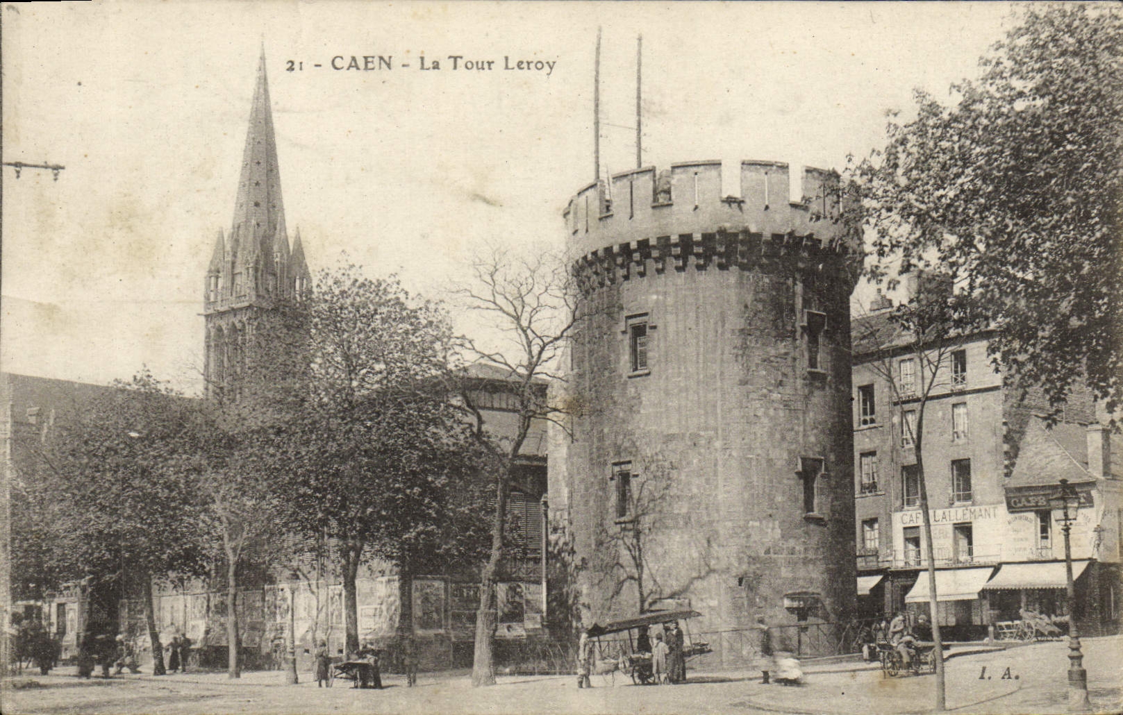CPA Caen La Tour le Roi et le Clocher de Saint Pierre