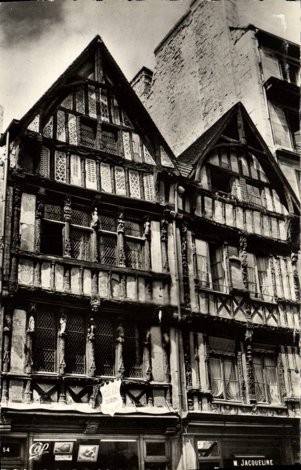 POSTAL MODERNA Saint Pierre de Jacoba de la calle de la casa de la mujer mayor de Caen