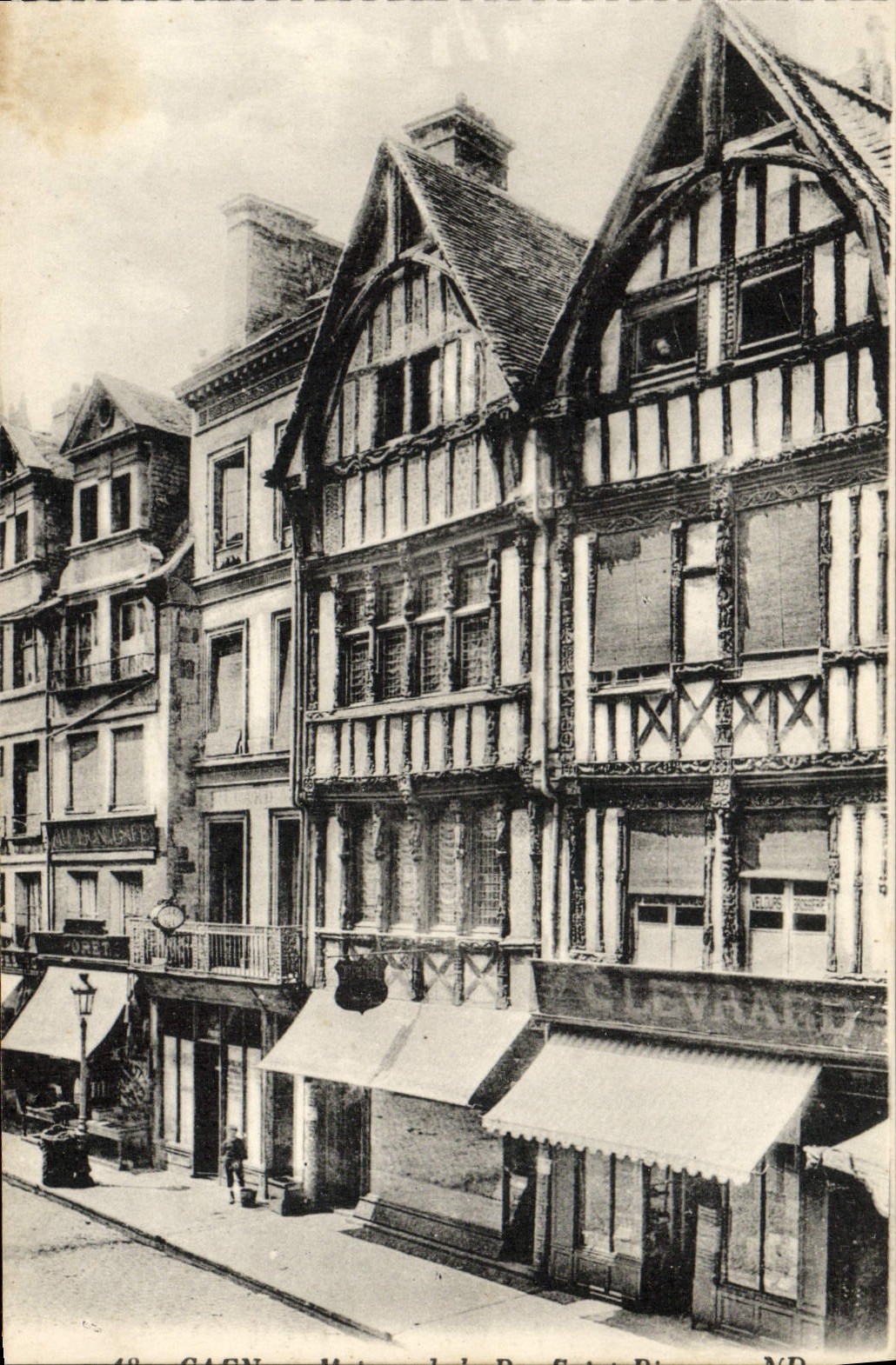 CPA Caen Vieille Maison Rue Saint Pierre Levrard