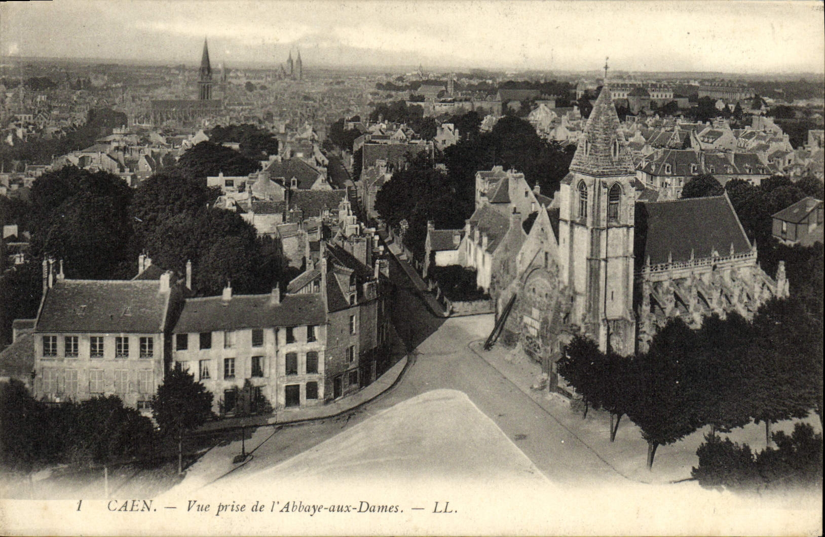 CPA Caen Vue Prise de L'Abbaye aux Dames