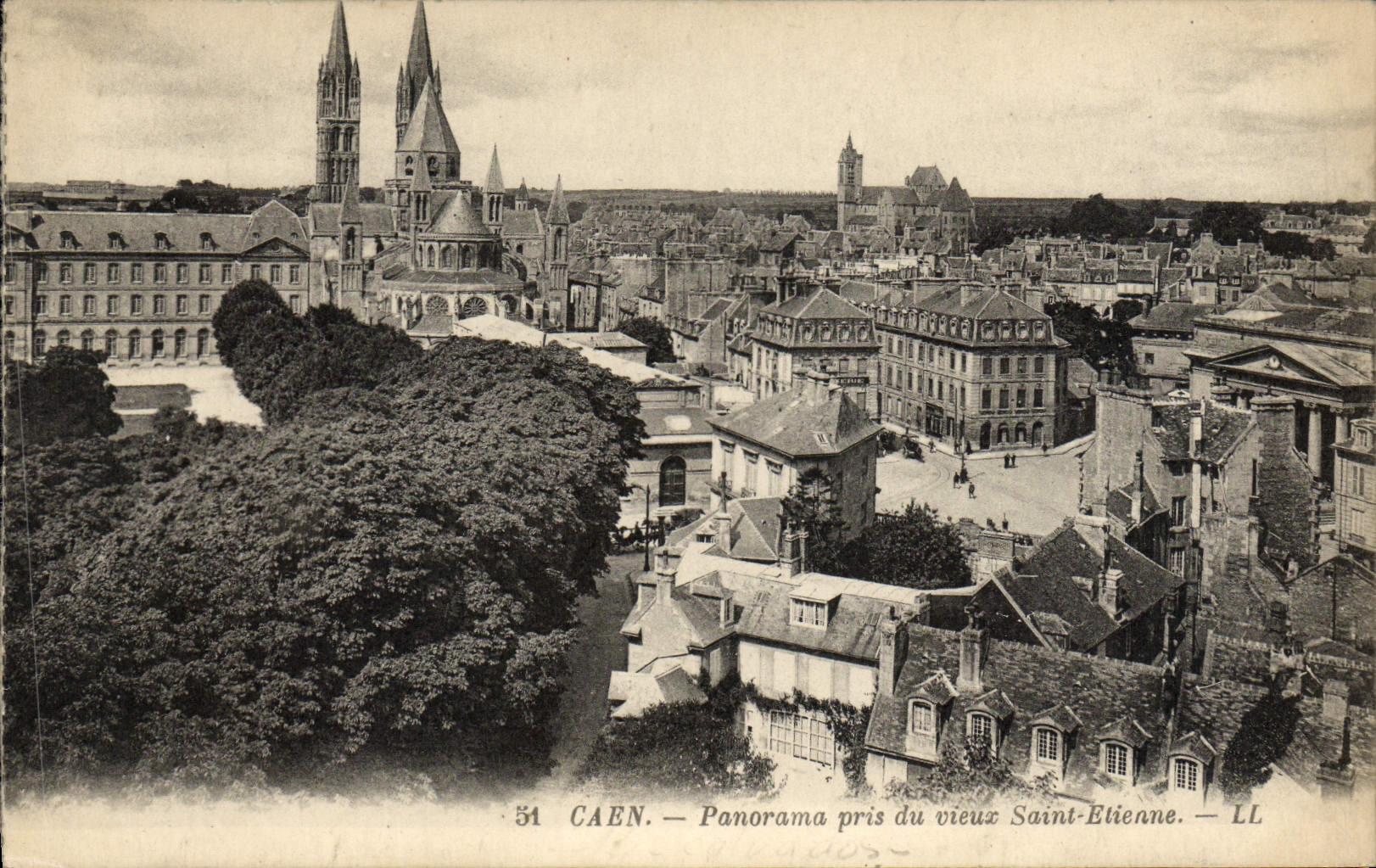 Panorama de Caen de la POSTAL de la VENDIMIA tomado del viejo Etienne Saint
