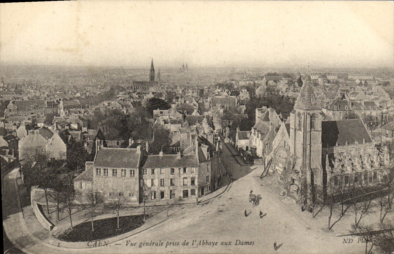CPA Caen Vue Generale Prise de L'Abbaye Aux Dames