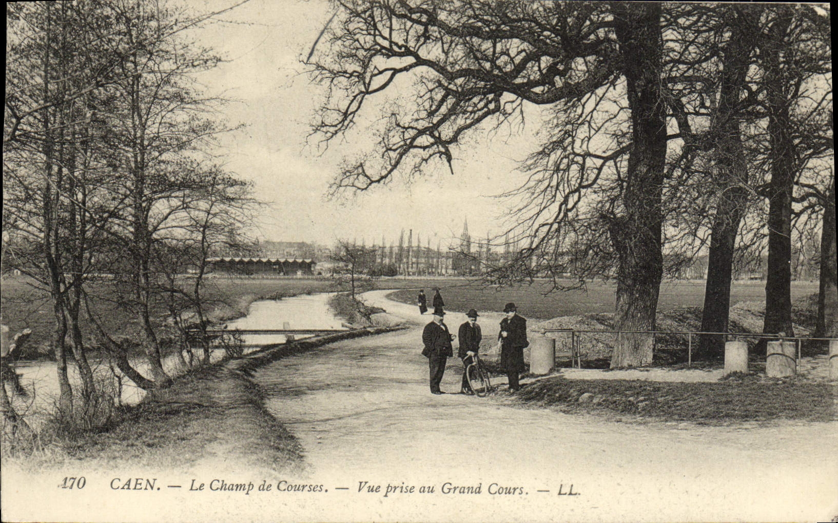 POSTAL Caen de la VENDIMIA el hipódromo vista al gran curso