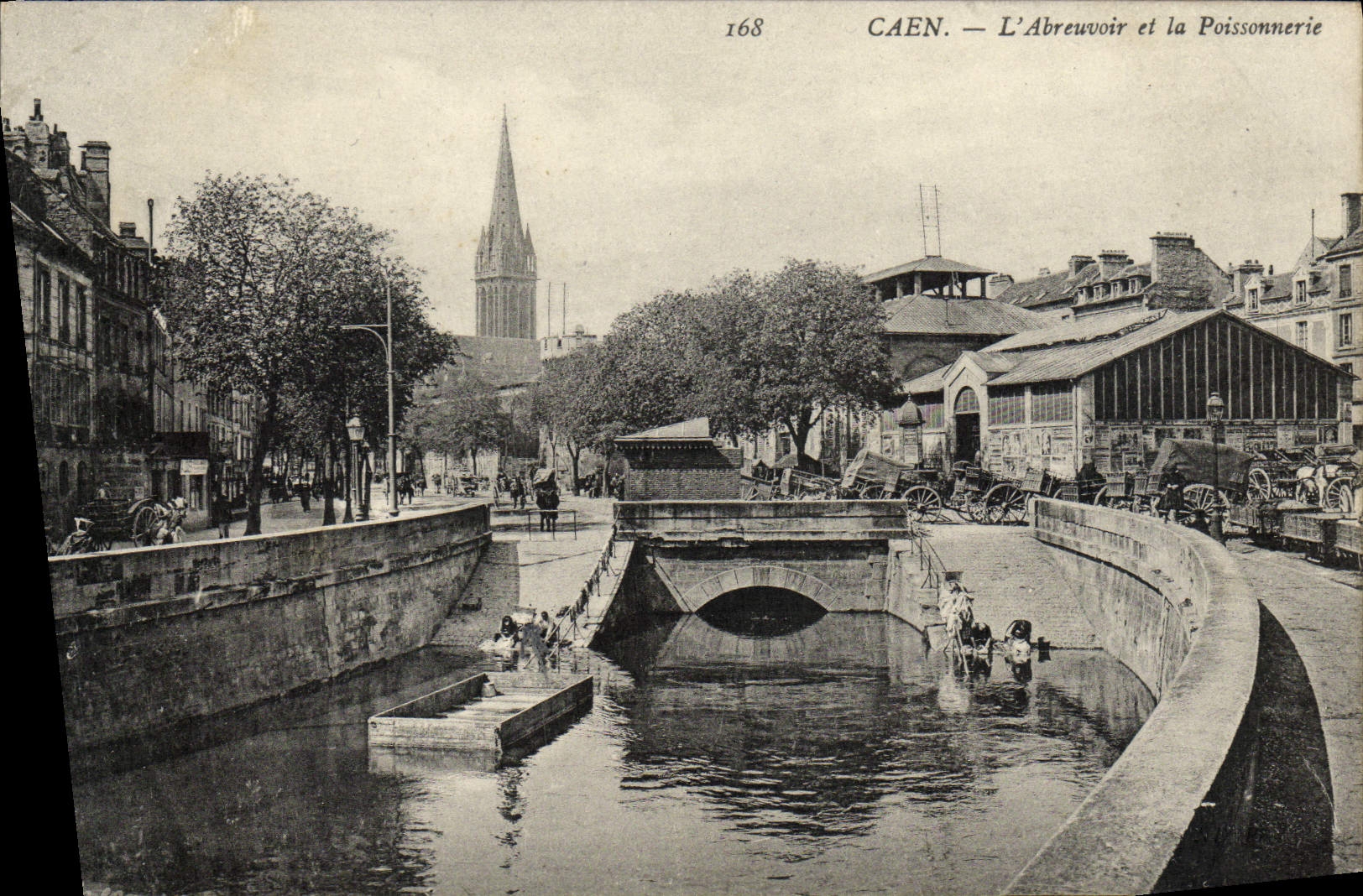 La POSTAL Caen de la VENDIMIA el canal de alimentación y los pescados hace compras