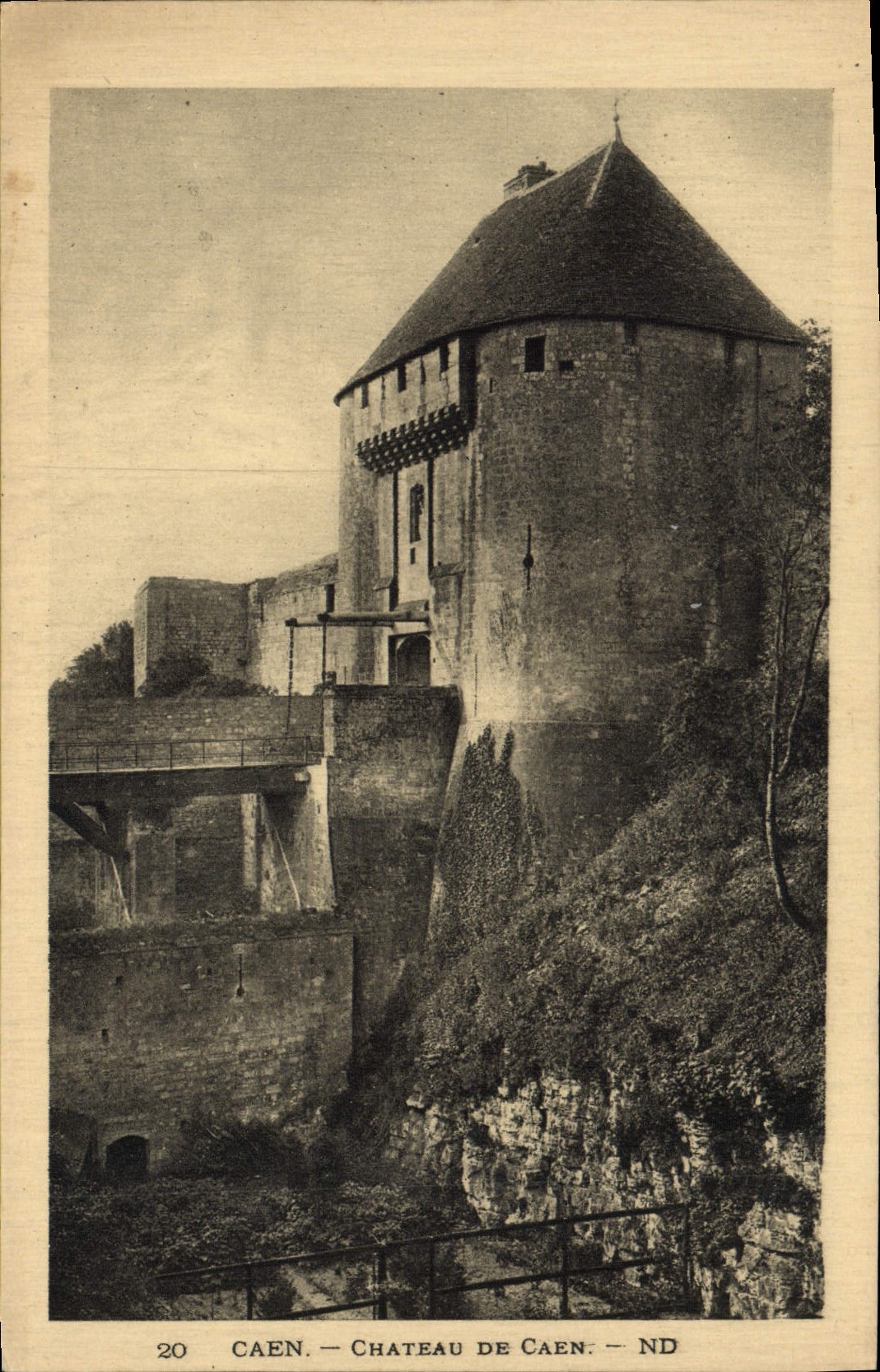 Castillo de Caen de la POSTAL de la VENDIMIA de Caen