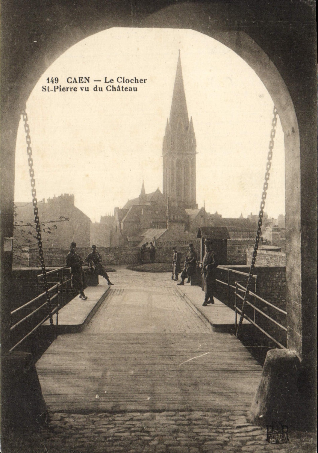 POSTAL Caen de la VENDIMIA el St Pedro de la Campana-torre visto del castillo