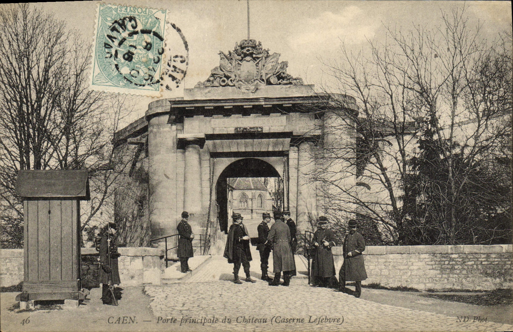 CPA Caen Porte Principale du Chateau Caserne Lefebvre Militaria