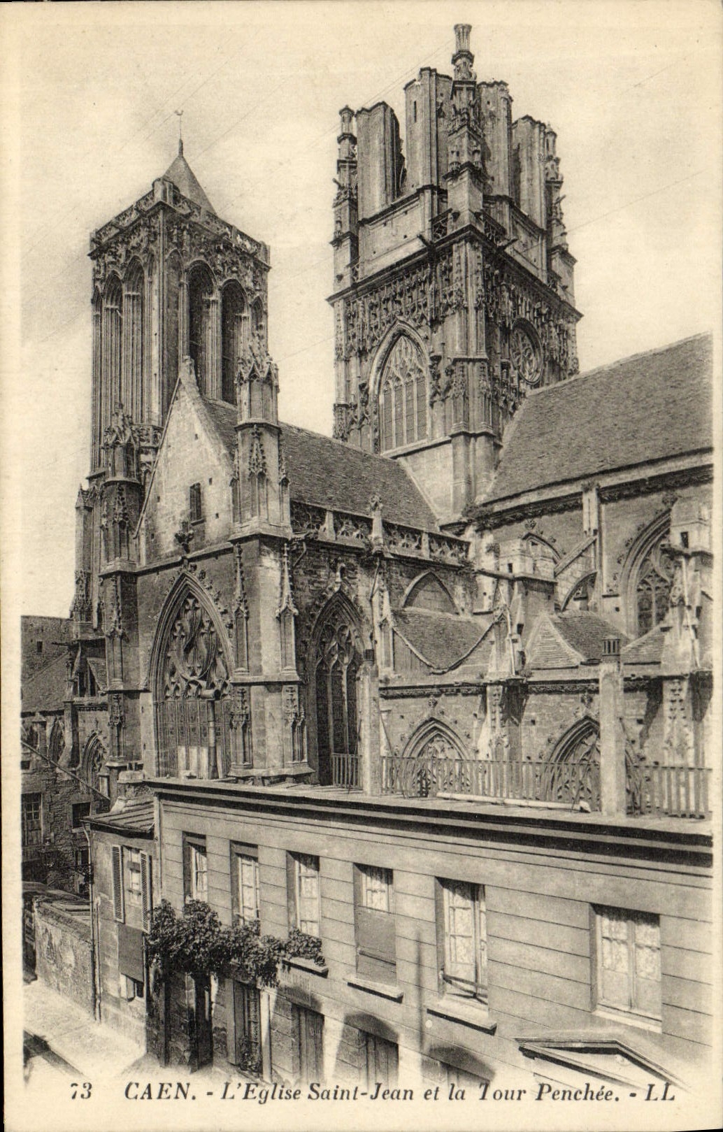 Iglesia Saint Jean de Caen de la POSTAL de la VENDIMIA y el pencee de la torre