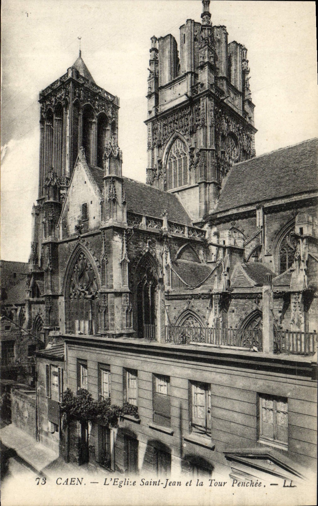 Iglesia Saint Jean de Caen de la POSTAL de la VENDIMIA y la torre inclinada
