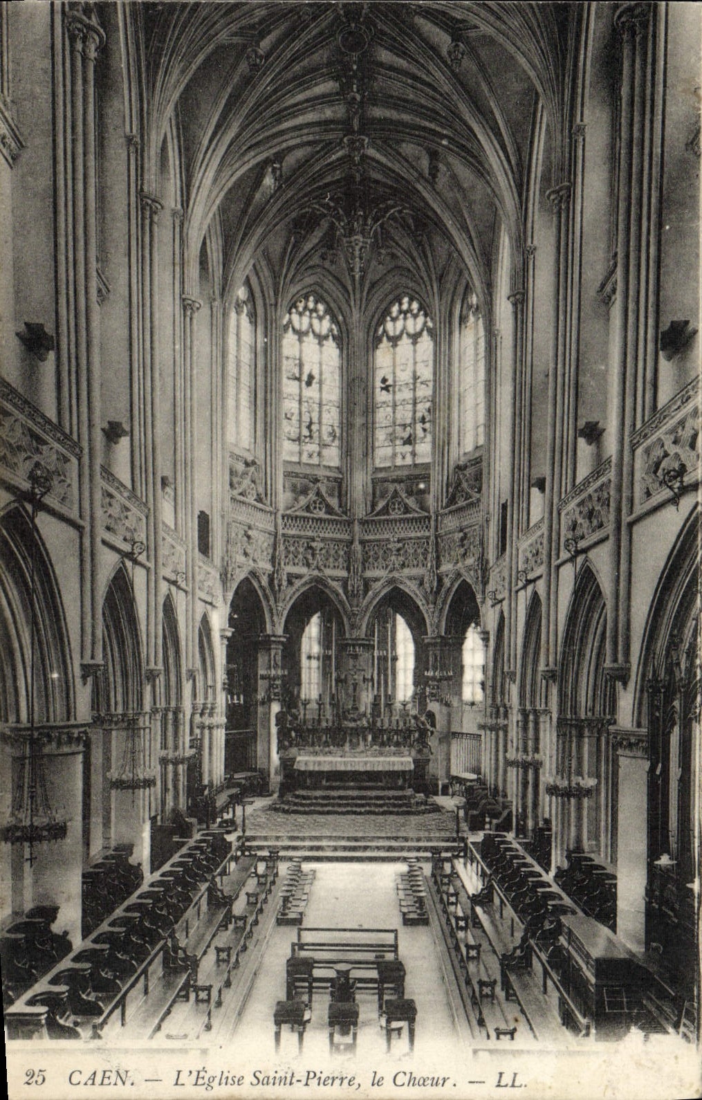 CPA Caen L'Eglise Saint Pierre Le Choeur 