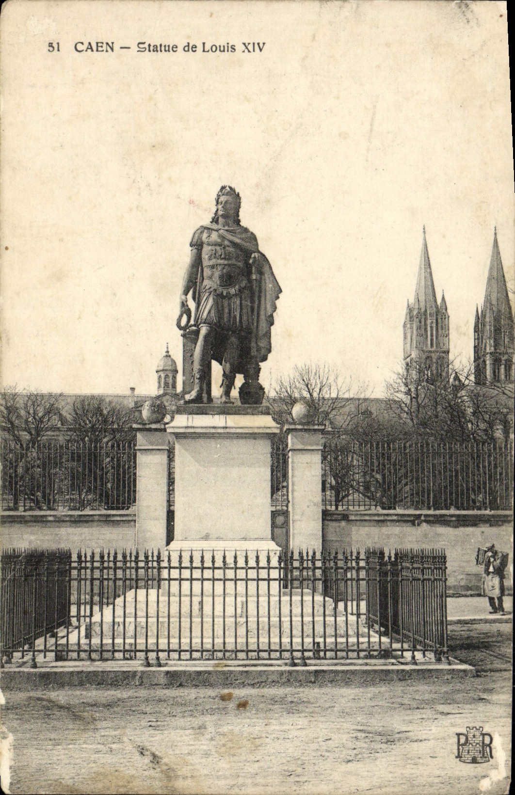 CPA Caen Statue de Louis XIV