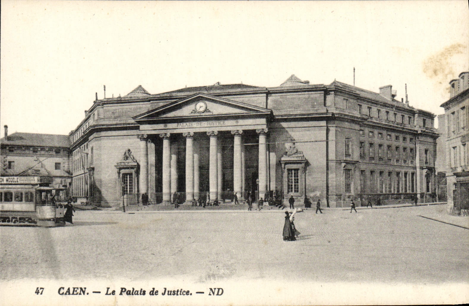 CPA Caen Le Palais de Justice Tramway