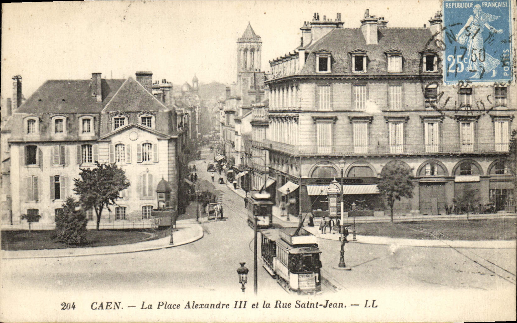 CPA Caen La Place Alexandre lll et la Rue St Jean Tramway