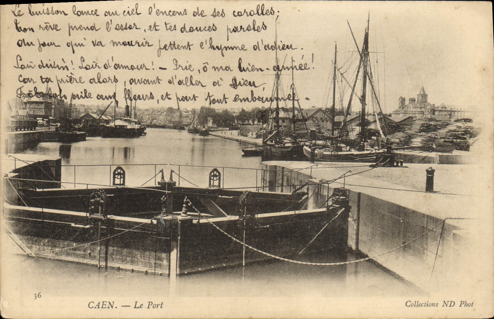 CPA Caen Le Port Bateaux 