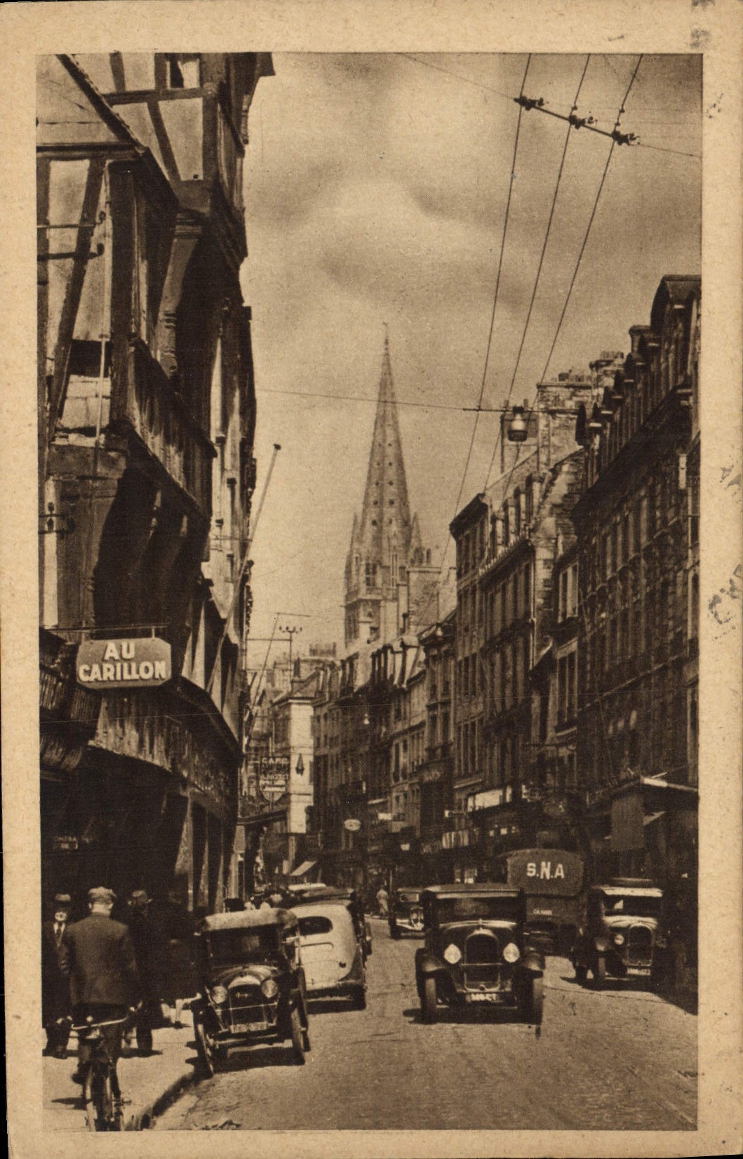 POSTAL Caen de la VENDIMIA la calle Jean santo con el carillón