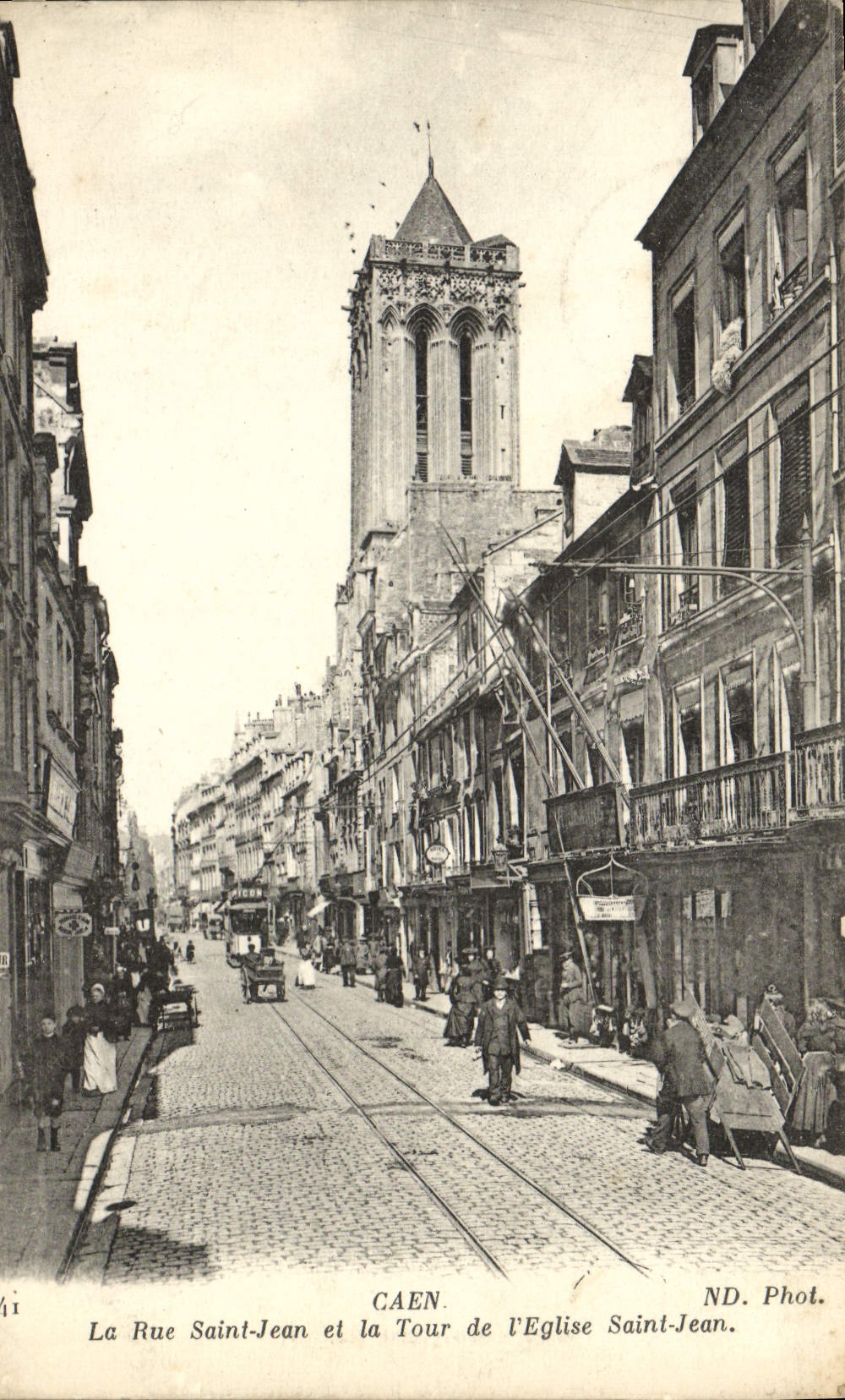 CPA Caen La Rue Saint Jean et la Tour de L'Eglise Saint Jean 