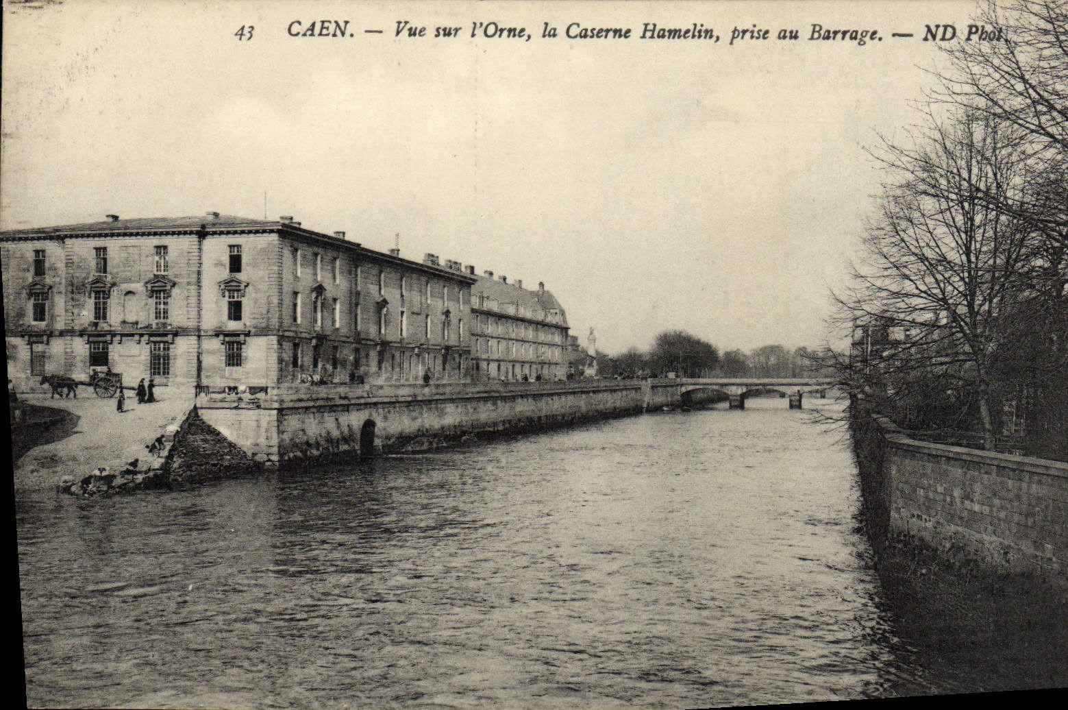 CPA Caen Vu sur l'Orne la Caserne Hamelin prise au Barrage 