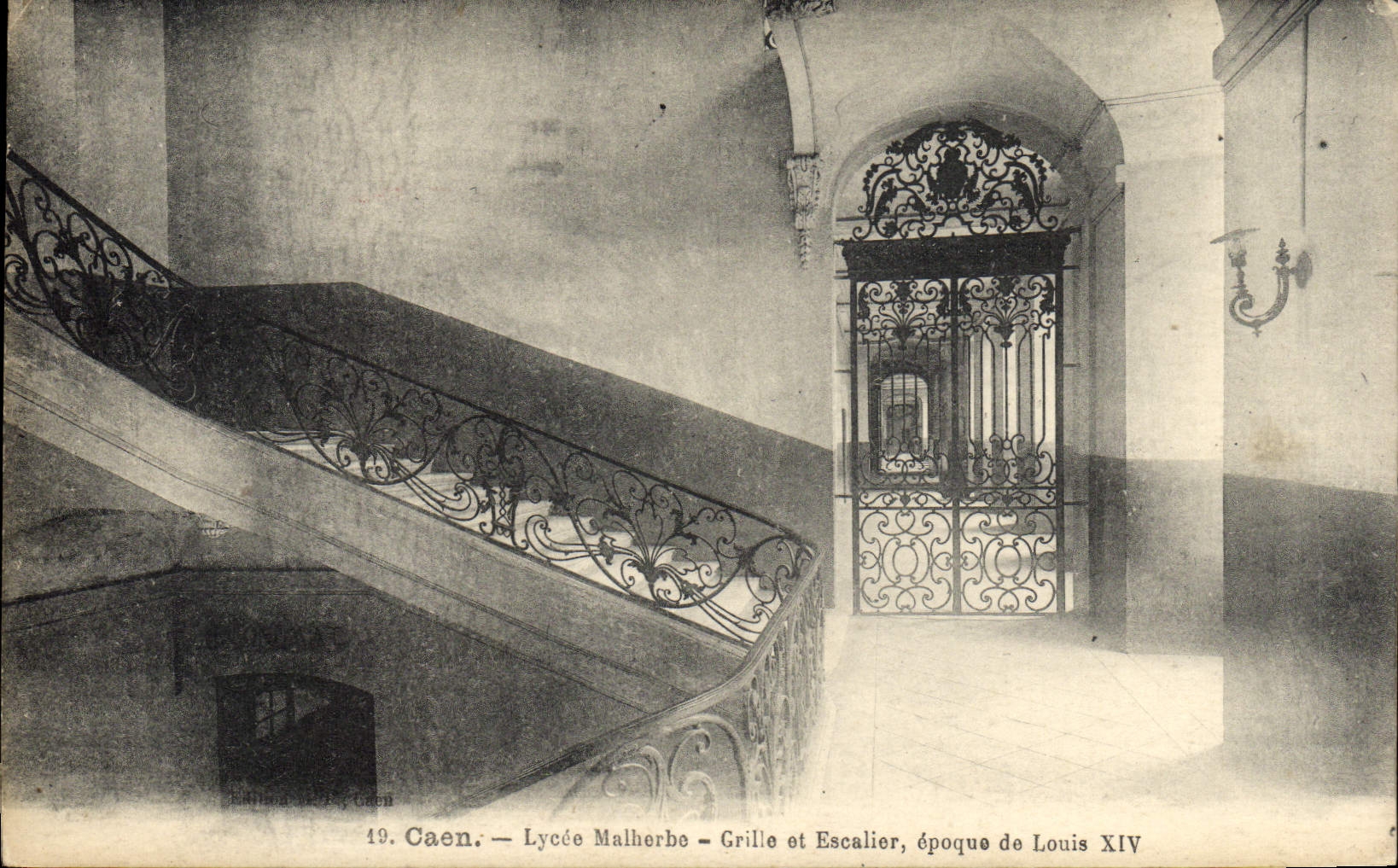 El licéo Malherbo de Caen de la POSTAL de la VENDIMIA tiempo asa y de la escalera de Louis XIV
