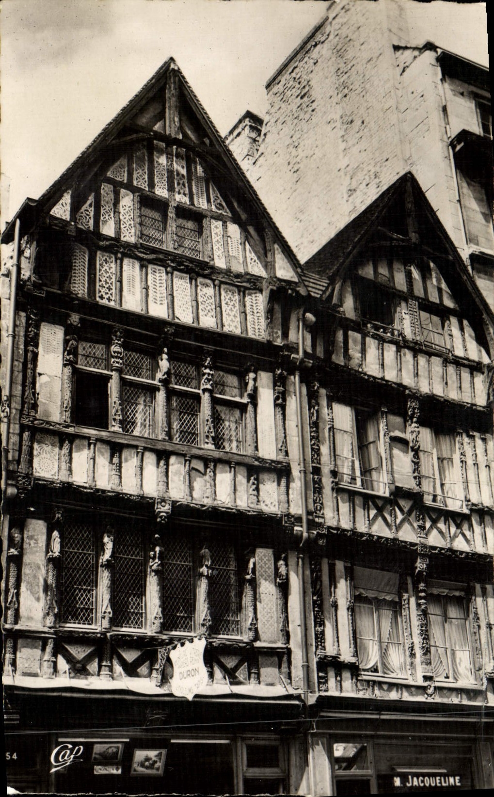 POSTAL MODERNA calle Sainte Pedro de la casa de la mujer mayor de Caen