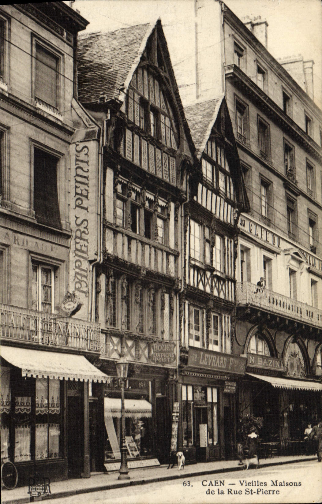 CPA Caen Vieilles Maisons de la Rue St Pierre Levrard
