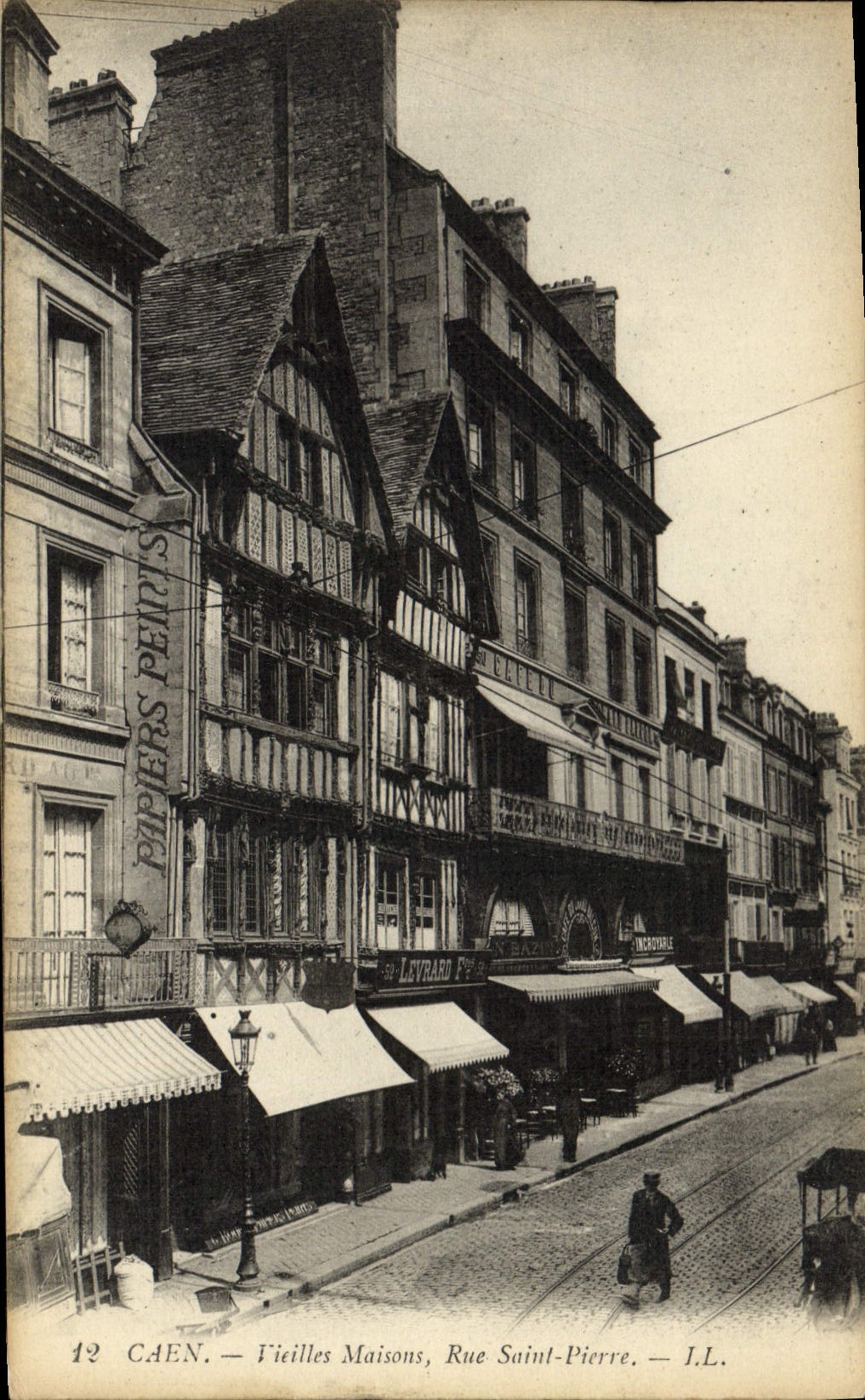 CPA Caen Vieilles Maisons Rue Saint Pierre Evrard