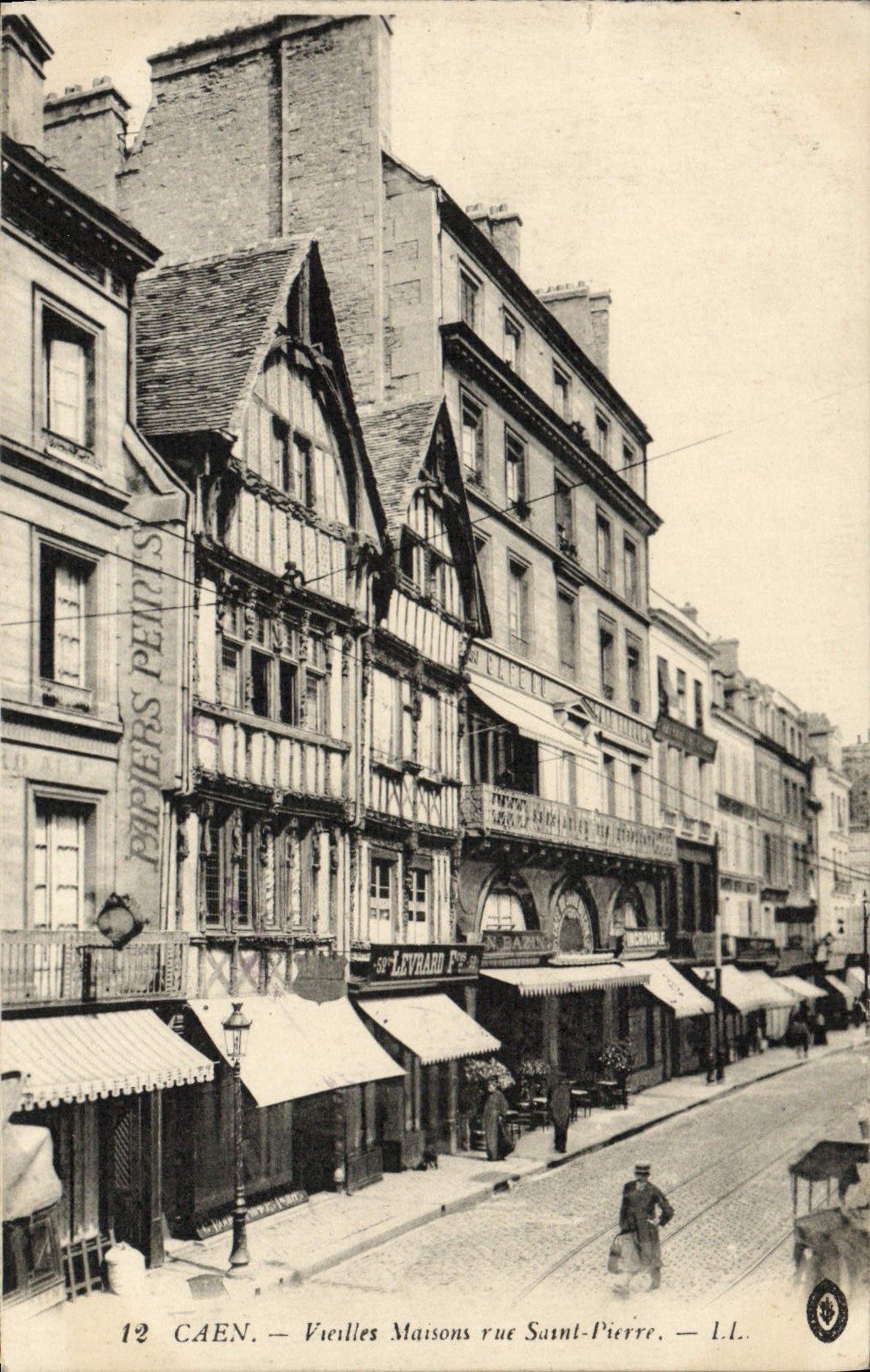 CPA Caen Vieilles Maisons Rue Saint Pierre Levrard