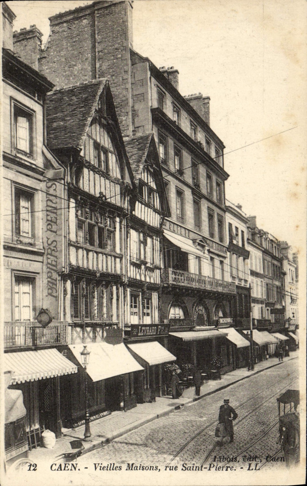 CPA Caen Vieilles Maisons Rue Saint Pierre Levrard