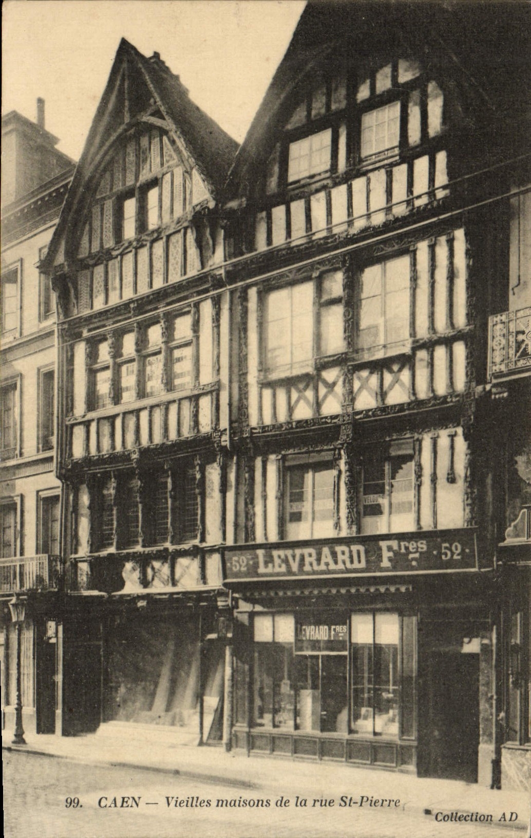 CPA Caen Vieilles Maisons de la rue St Pierre Levrard