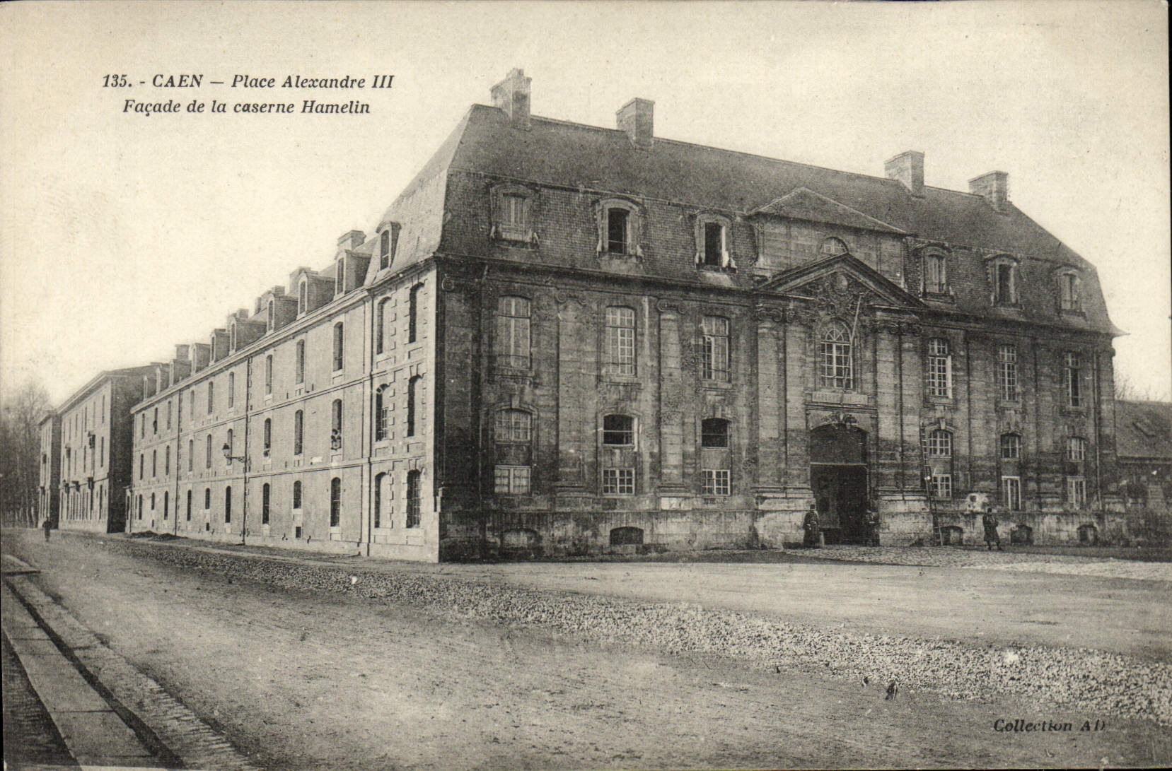 CPA Caen Place Alexandre lll Facade de la caserne Hamelin Militaria