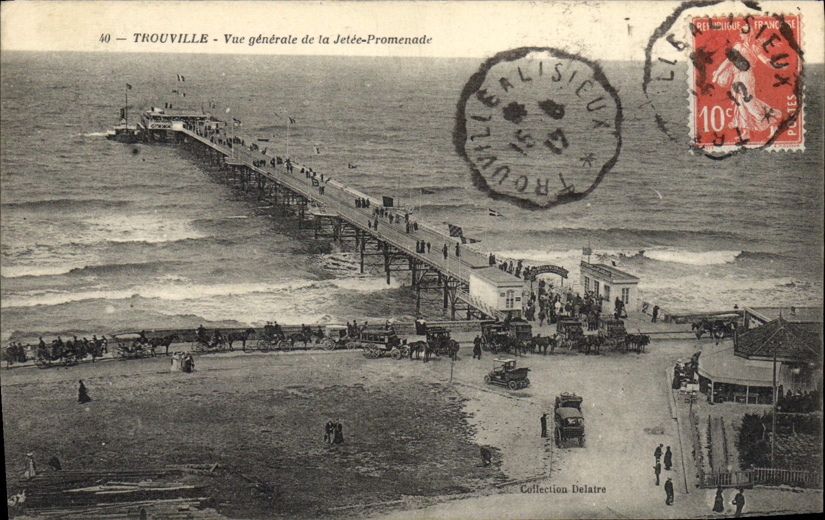 CPA Trouville Vue Generale de la Jetee Promenade