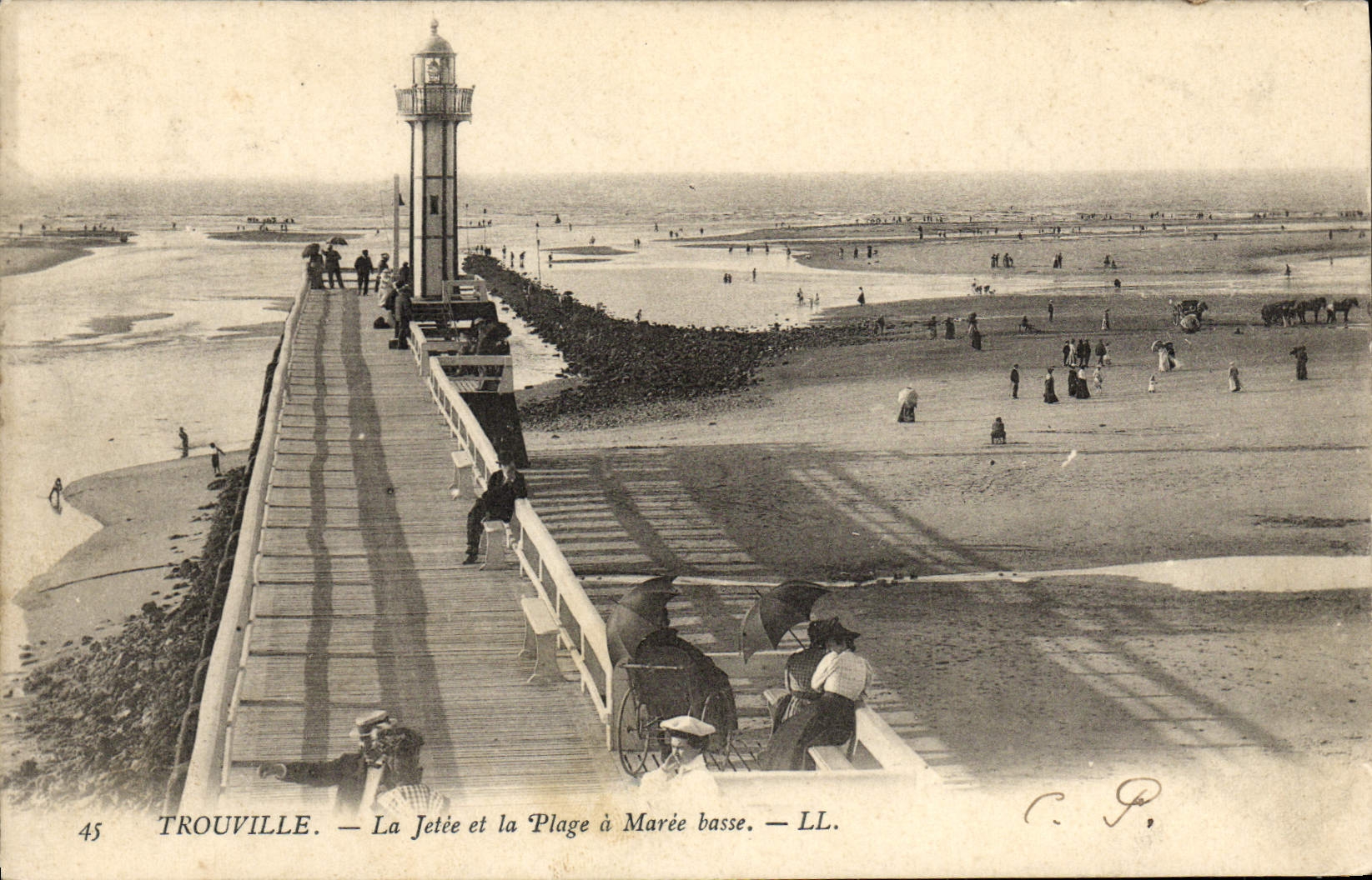 CPA Trouville La Jetee et la Plage a Maree basse 