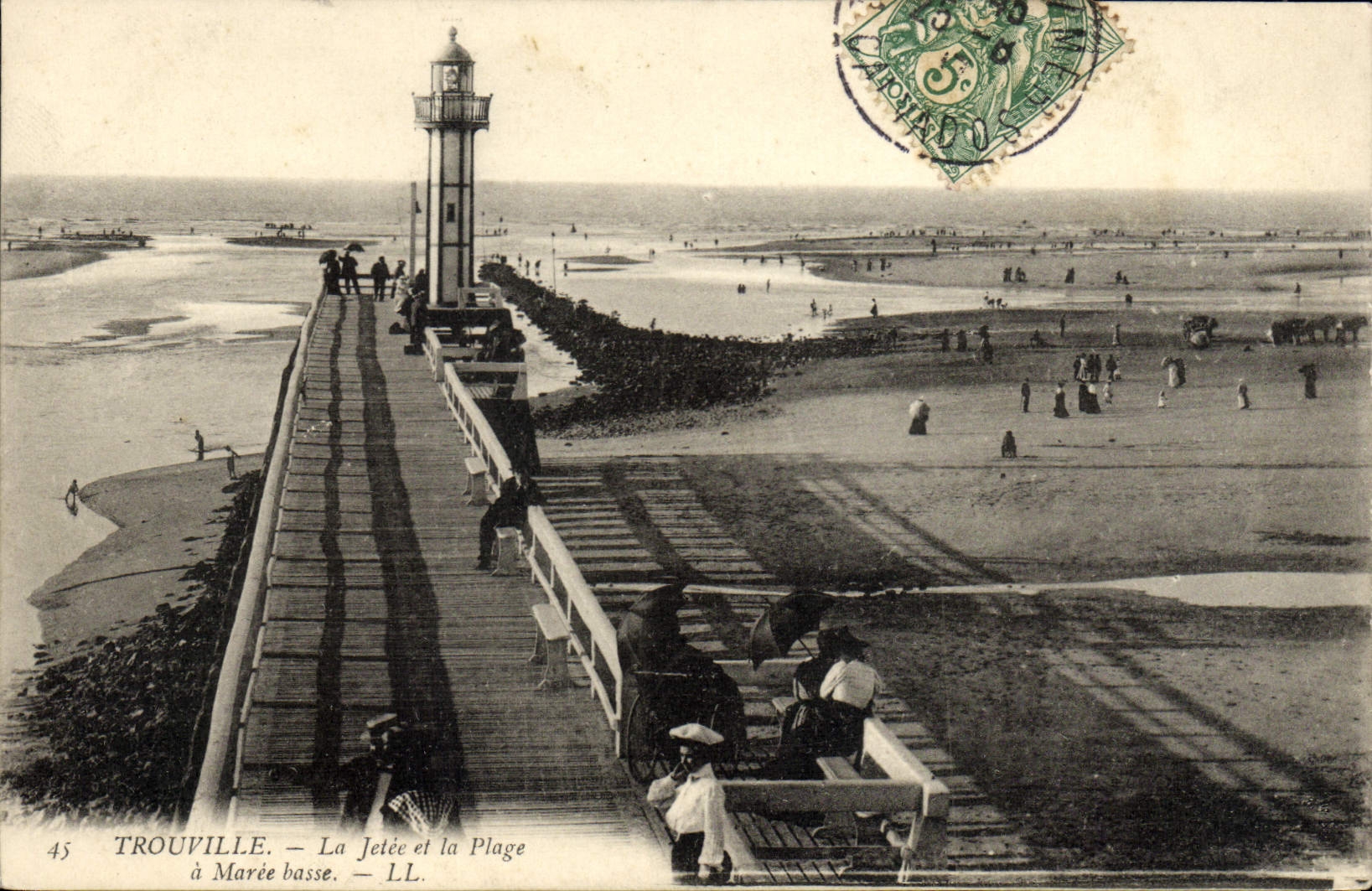 CPA Trouville La Jetee et la Plage a Maree basse 