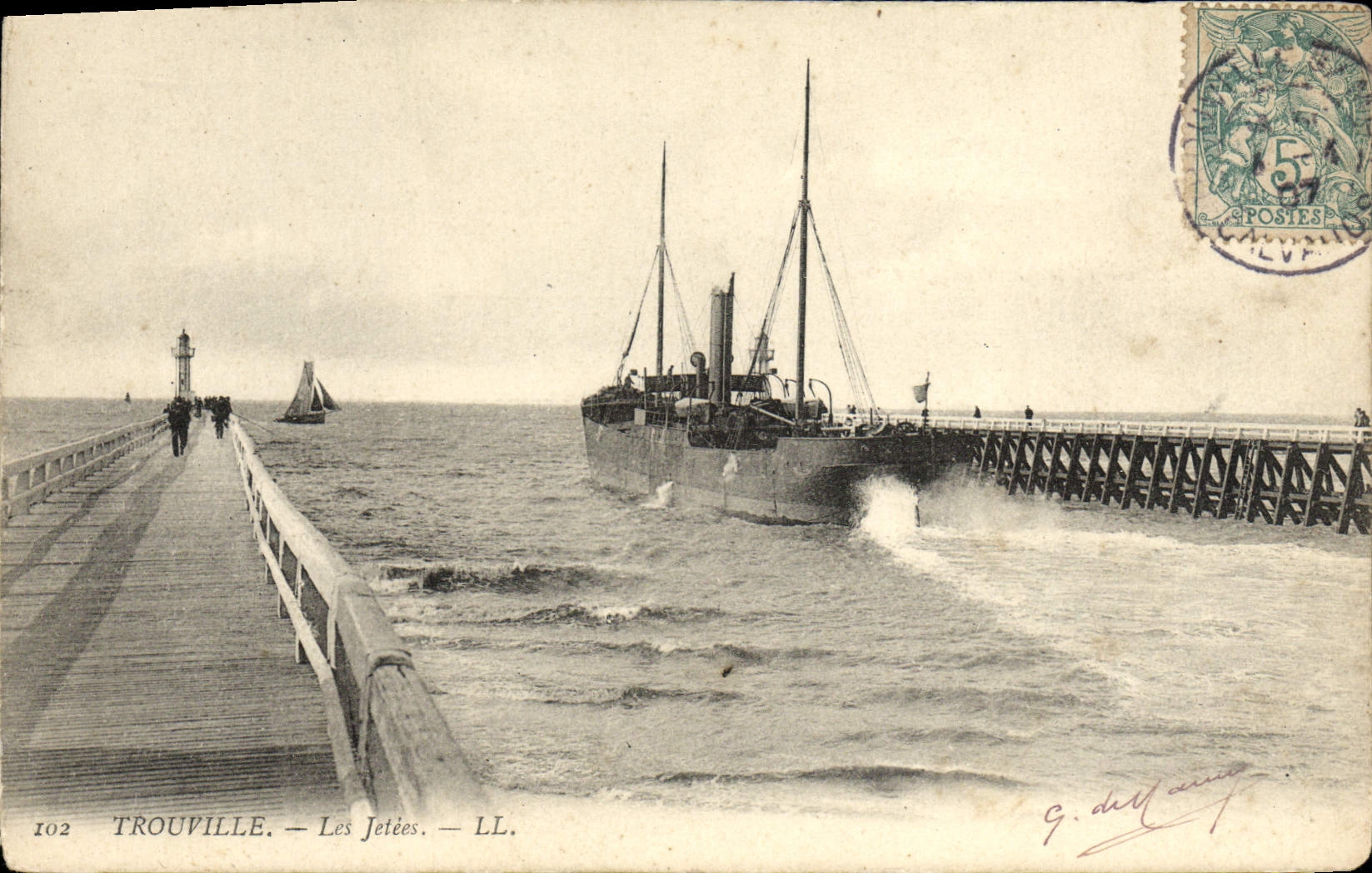 CPA Trouville Les Jetees Bateau 