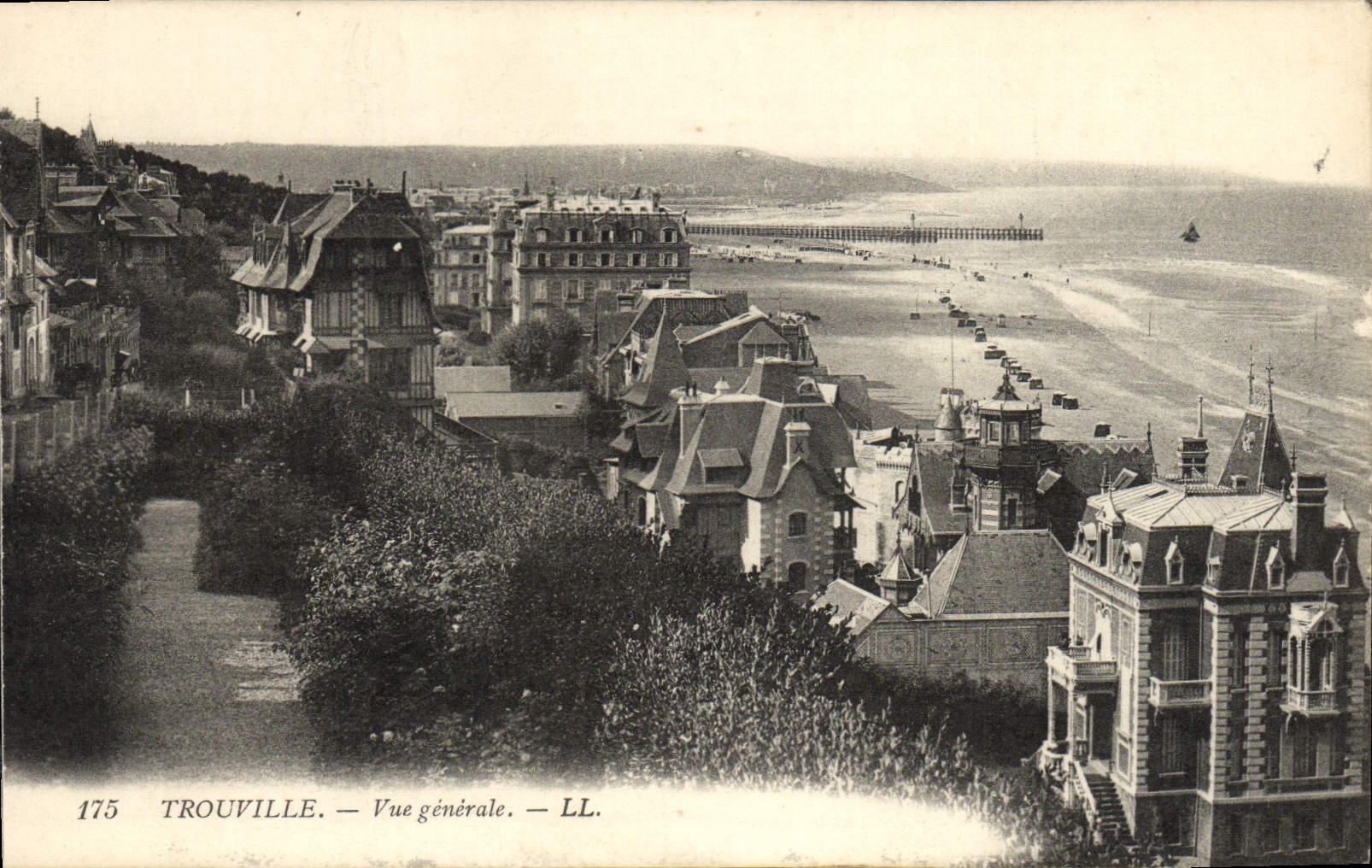 CPA Trouville Vue generale 
