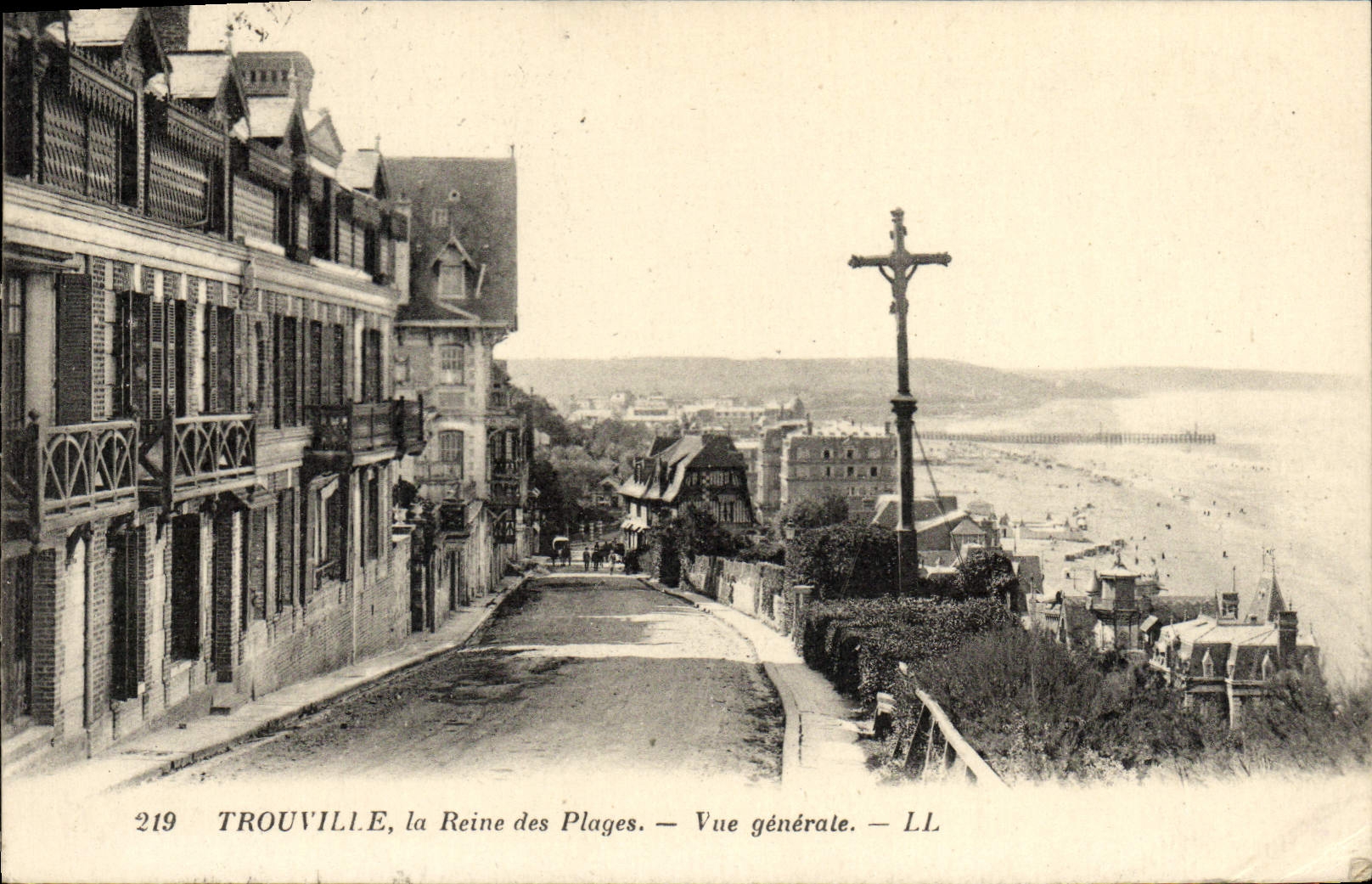CPA Trouville la Reine des Plages Vue generale 
