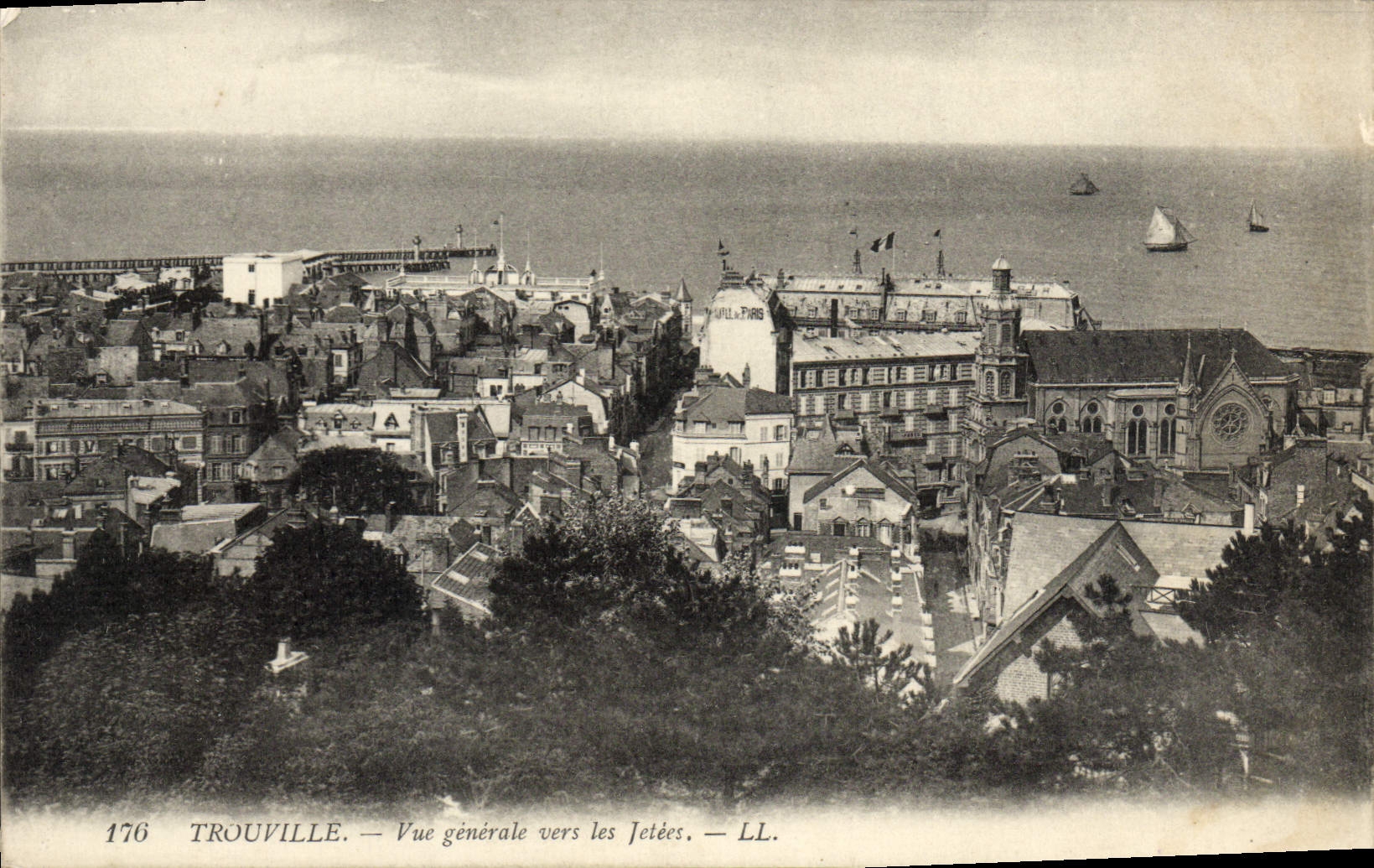 CPA Trouville Vue generale vers les Jetees 