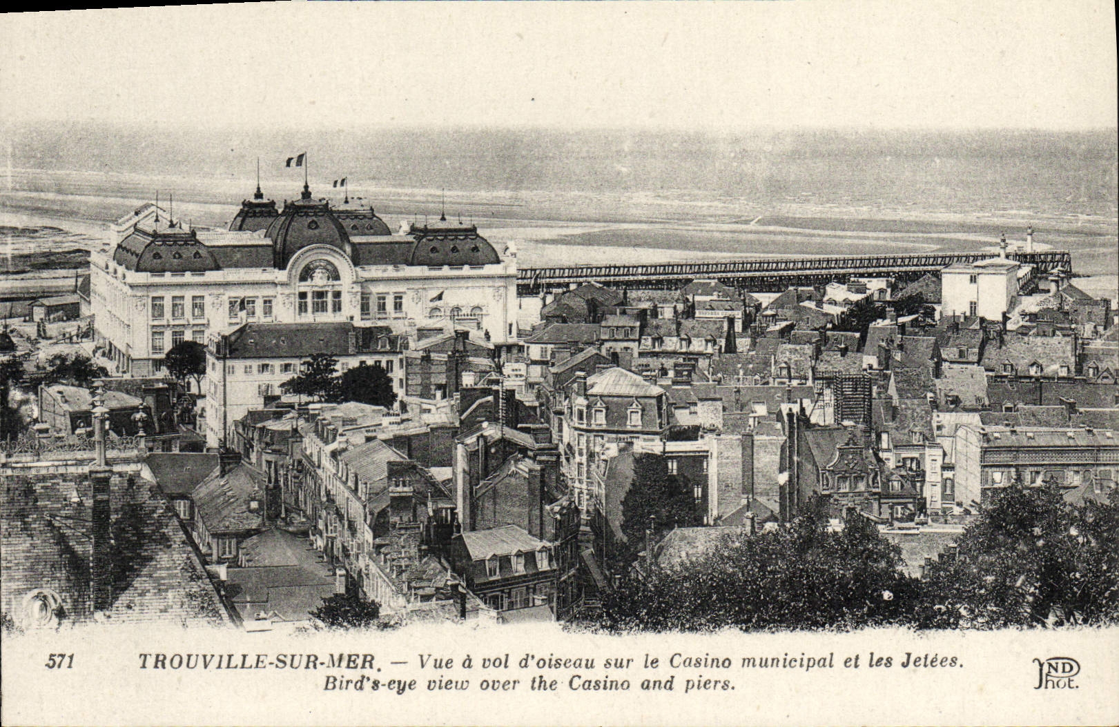 La POSTAL Trouville de la VENDIMIA en el mar visto como el cuervo vuela en el casino municipal y los embarcaderos