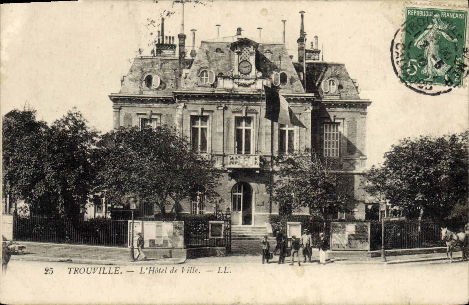 CPA Trouville L'Hotel de Ville 