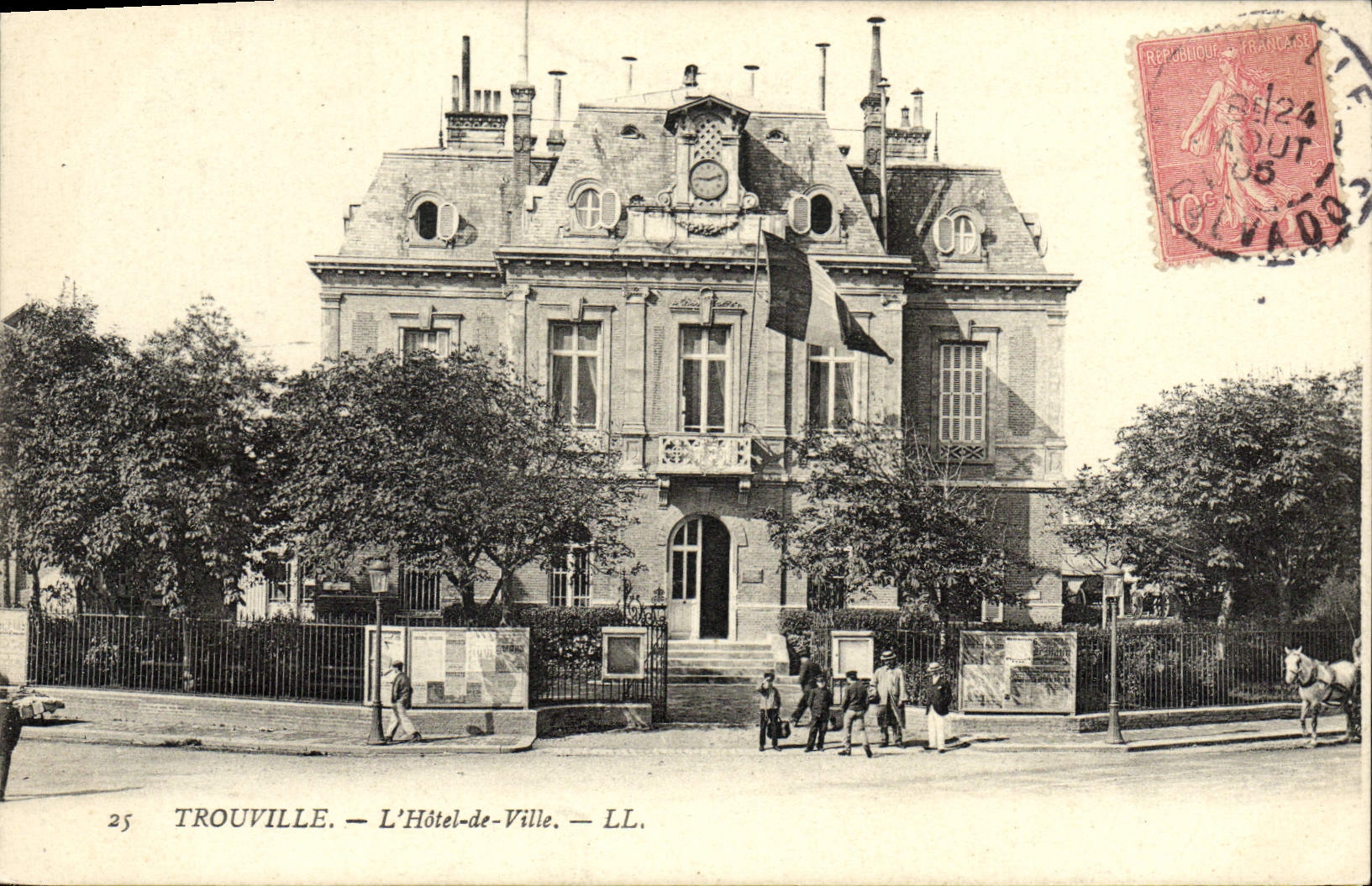 CPA Trouville L'Hotel de Ville 