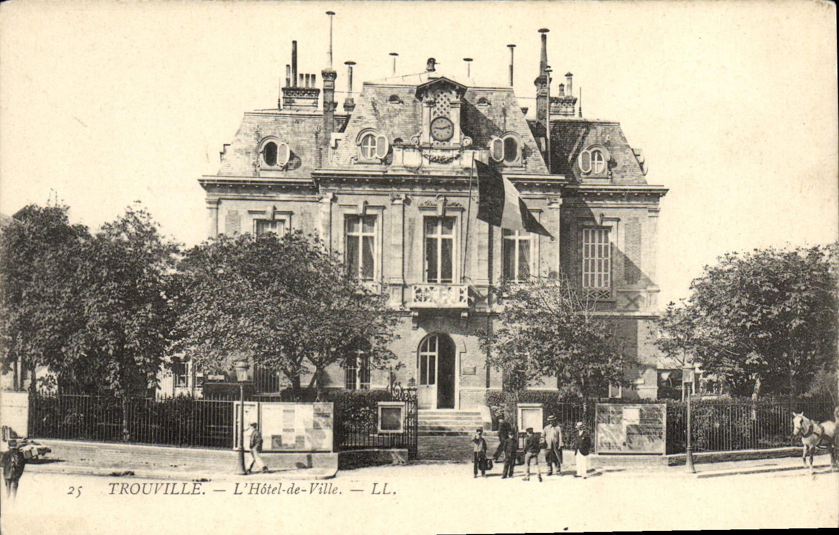 CPA Trouville L'Hotel de Ville 