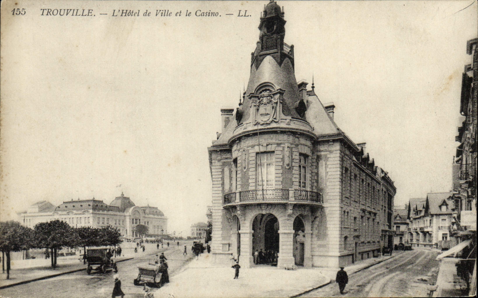 CPA Trouville L'Hotel de Ville et le Casino
