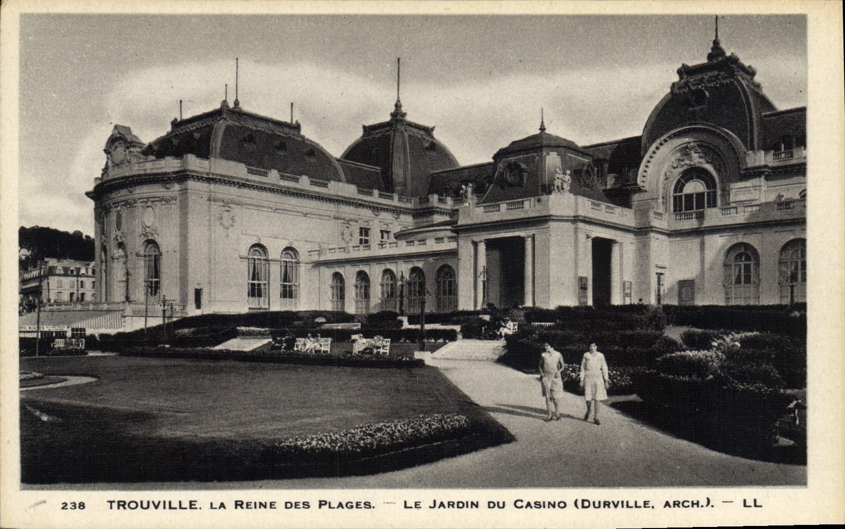 CPA Trouville La Reine des Plages Le Jardin du Casino 