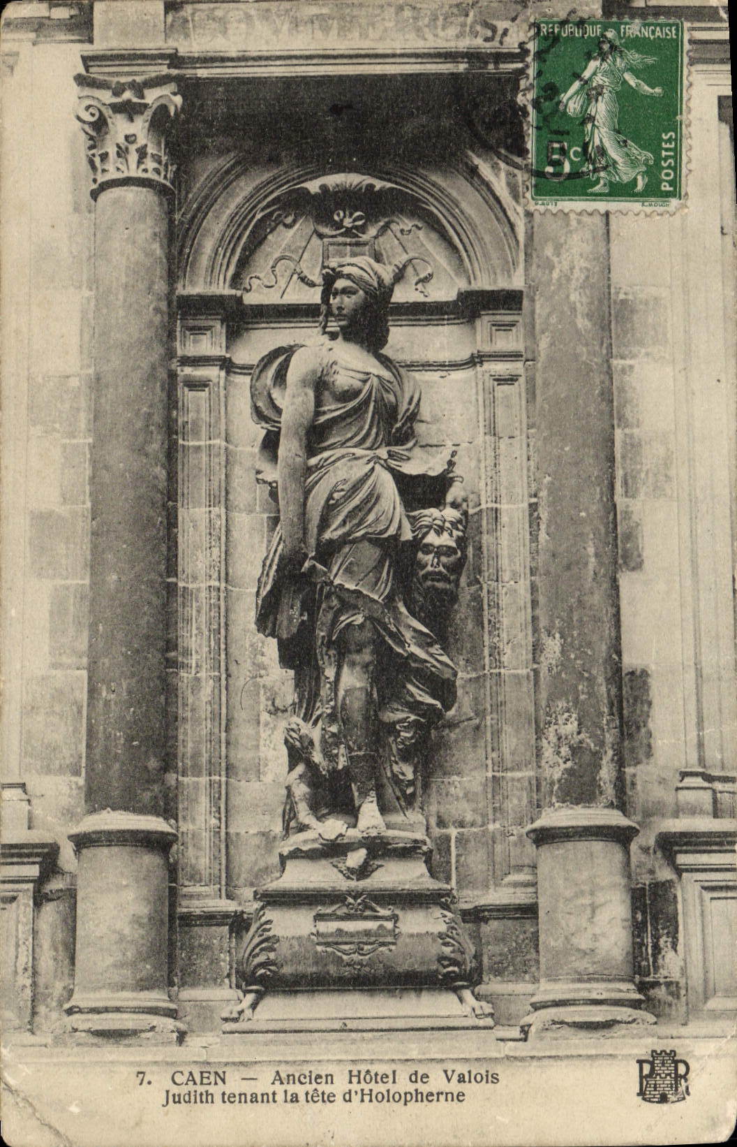 CPA Caen ancien hotel de valois Judith tenant la tete d'Holopherne 