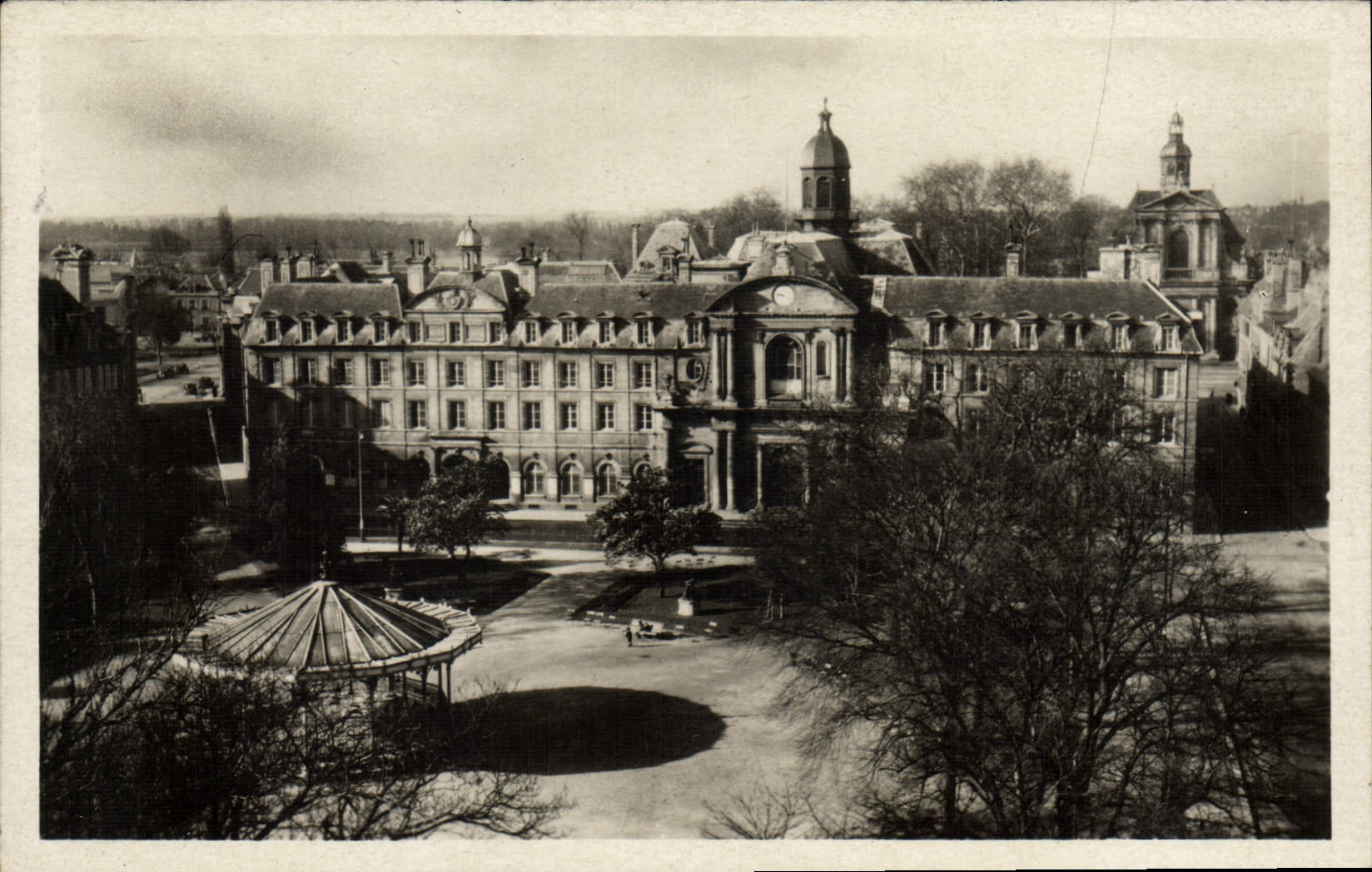 VINTAGE POSTCARD Caen Seen on the town hall and the public garden places republic