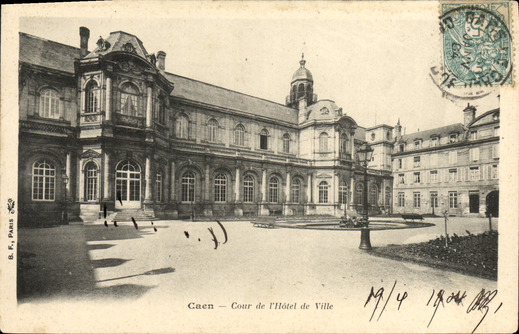 CPA Caen Cour de l'Hotel de ville