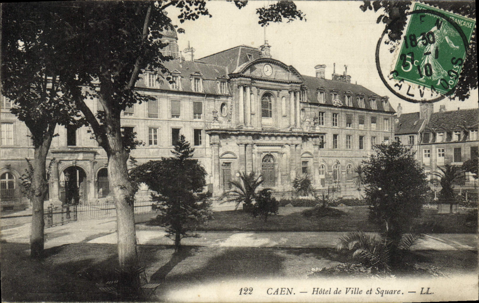 CPA Caen Hotel de ville et square