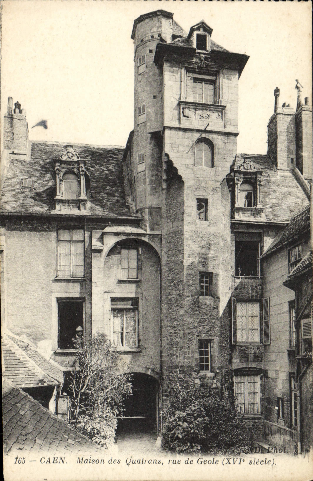 CPA Caen Maison des quatrans rue de geole
