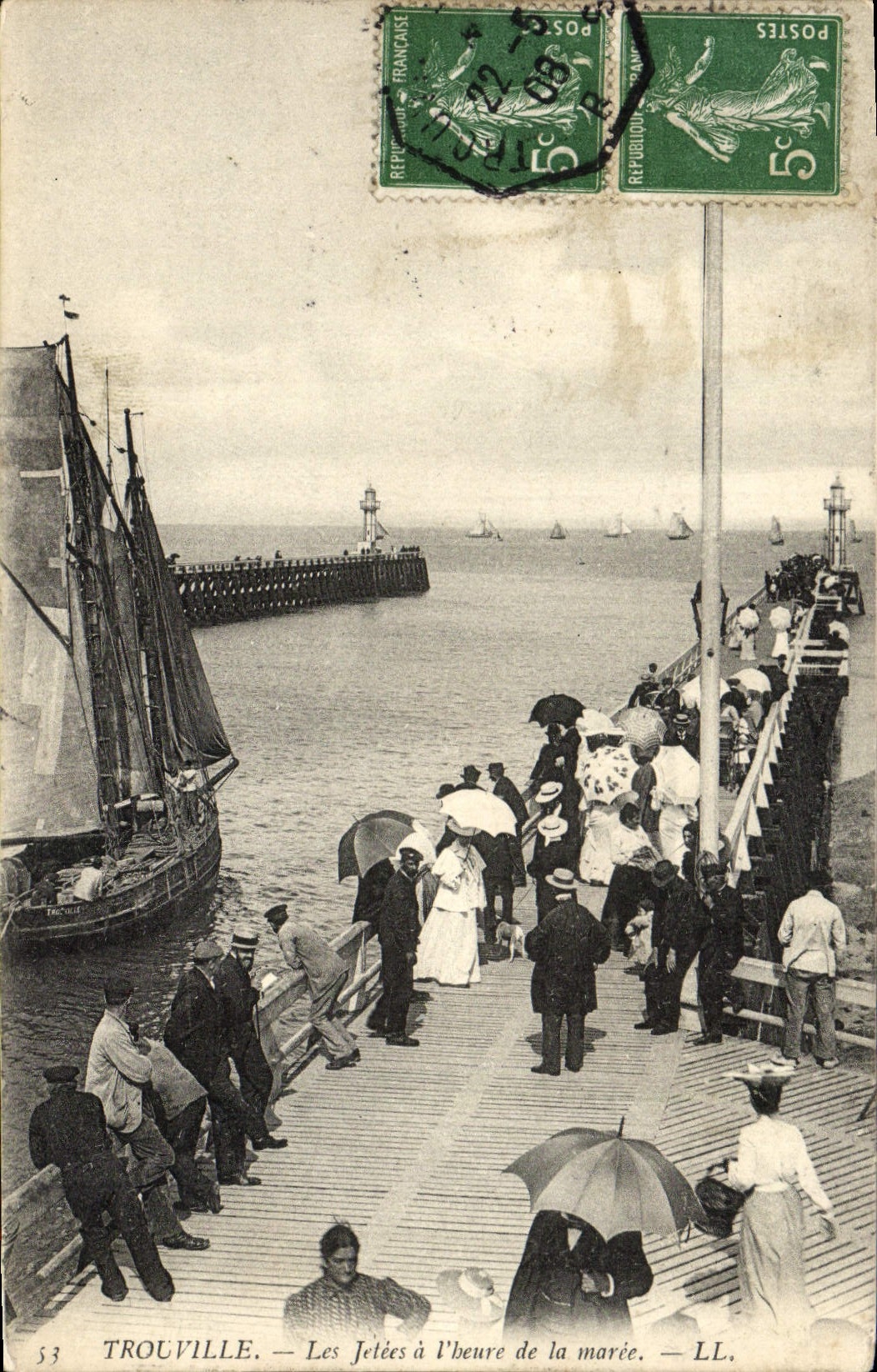 CPA Trouville les jetees a l'heure de la maree Bateau