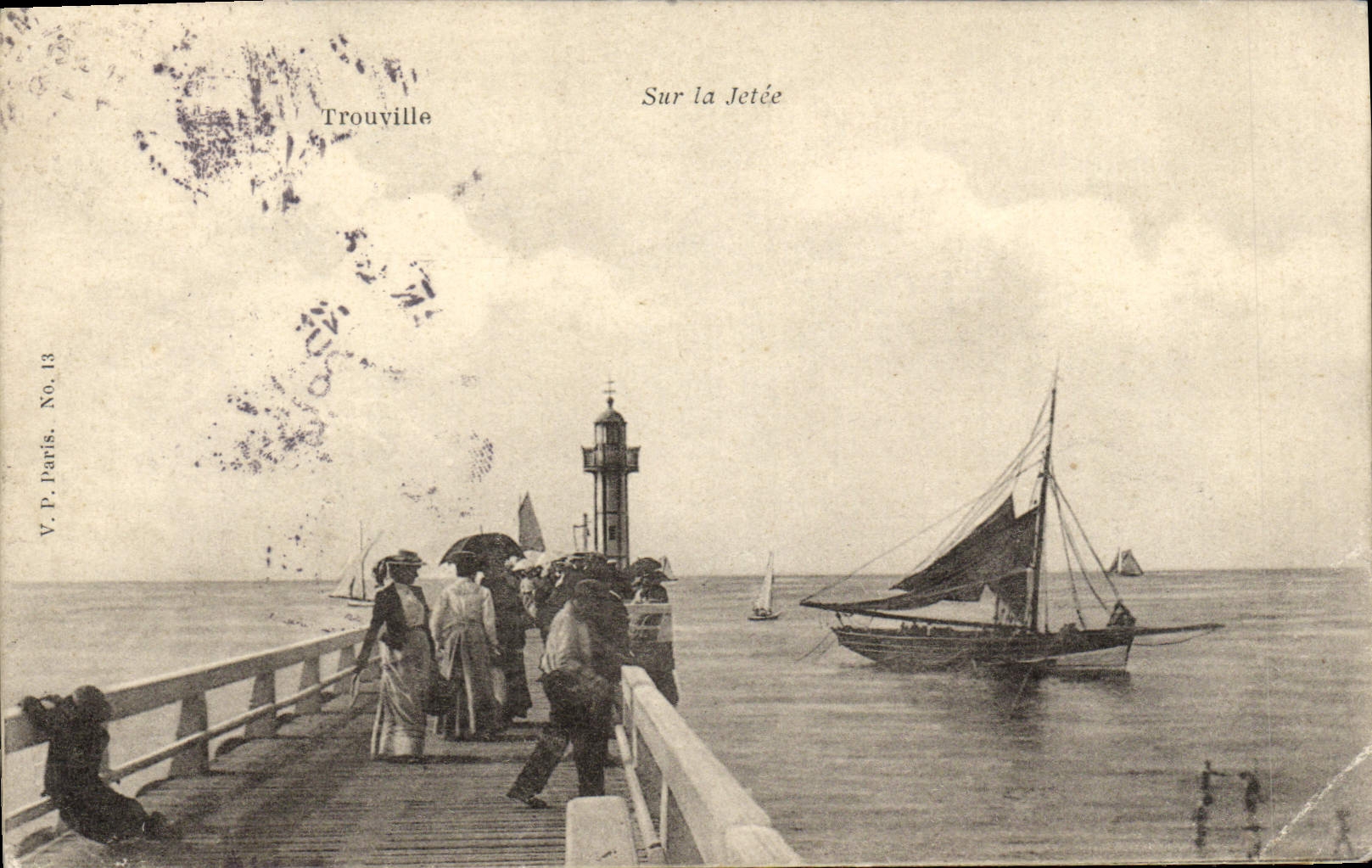 CPA Trouville Sur la jetee Bateau